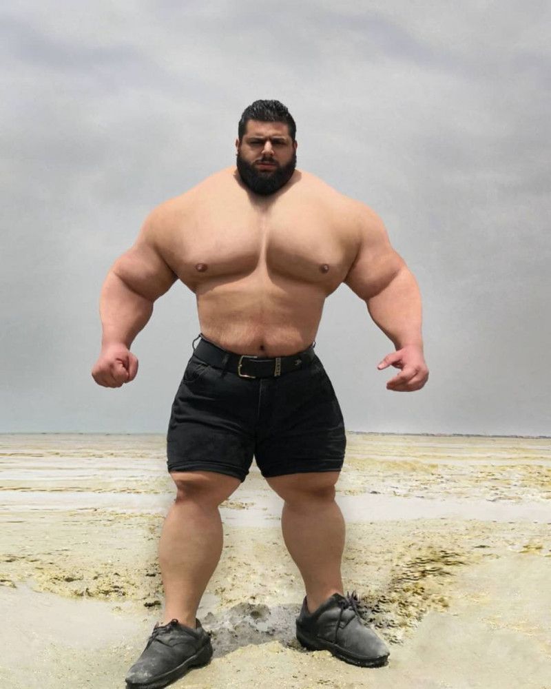"Hulk din Iran" a postat imagini elocvente cu pregătirea pentru meciul contra "Celui mai înfricoșător om din lume"_2