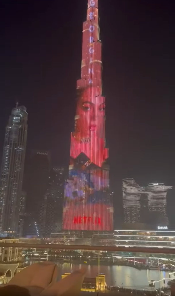 Ronaldo a luminat Burj Khalifa cu chipul Georginei, chiar de ziua ei! Spectacol pe cea mai înaltă clădire din lume_11