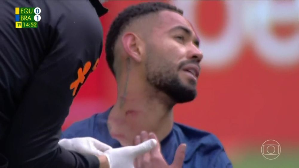 Portarul s-a dus cu talpa direct pe gâtul jucătorului Braziliei! Intrarea horror pentru care a văzut roșu după ce arbitrul a verificat la VAR_2