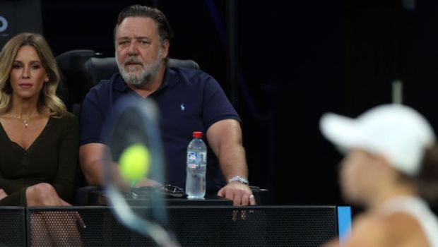 
	&bdquo;Gladiatorul australian&rdquo;: Russell Crowe, spectator la finala Australian Open: cum a reacționat când Barty a câștigat
