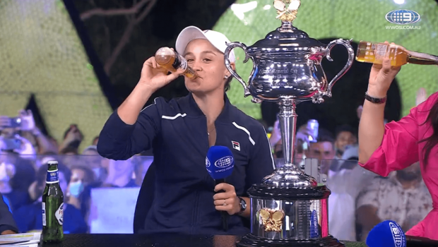 
	Ashleigh Barty s-a apucat de băut când a auzit câți bani câștigă după succesul de la Australian Open
