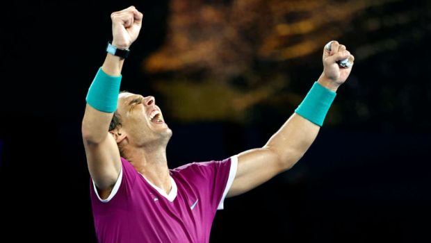 
	&bdquo;Regele zgurii&rdquo; devine &bdquo;Regele lumii!&rdquo; Nadal câștigă AO și îi lasă în urmă pe Federer și Djokovic
