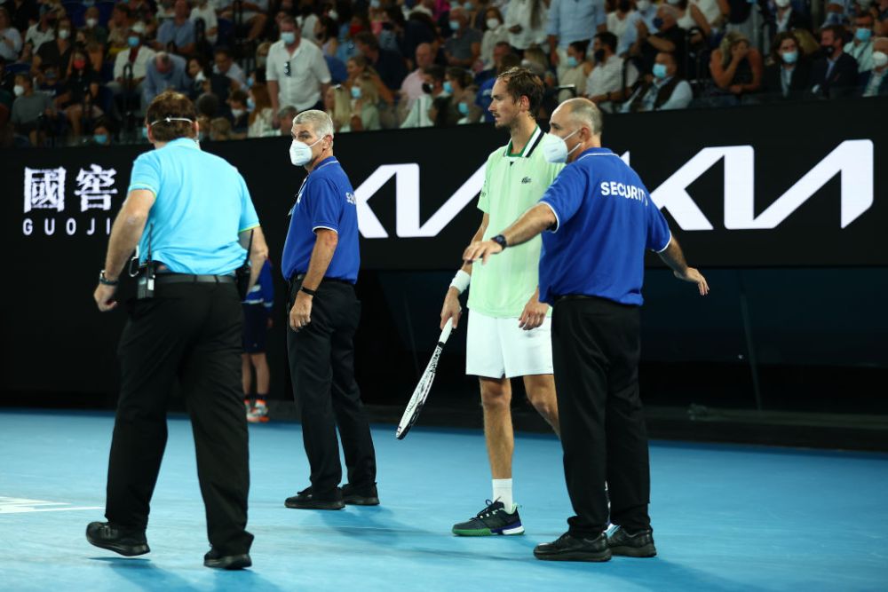 Jimmy Jump, tu ești? Un fan a intrat pe teren într-un moment critic al finalei Nadal - Medvedev de la Melbourne_12