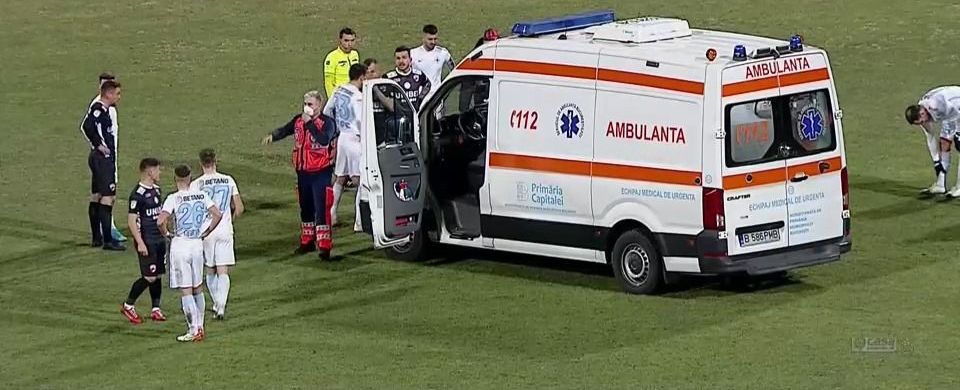 Accidentare horror în finalul primei reprize din Dinamo - FCSB! Două ambulanțe au intrat pe teren_4