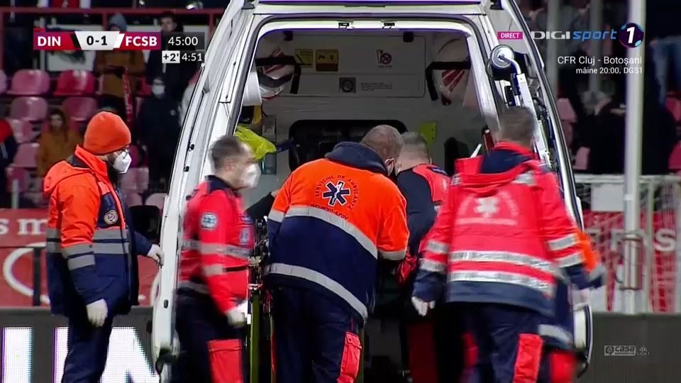 Accidentare horror în finalul primei reprize din Dinamo - FCSB! Două ambulanțe au intrat pe teren_6