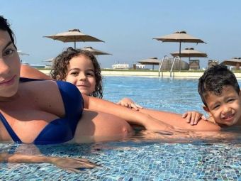 
	Georgina Rodriguez, imagini spectaculoase din Dubai. S-a pozat în costum de baie, însărcinată în ultimul trimestru cu gemeni
