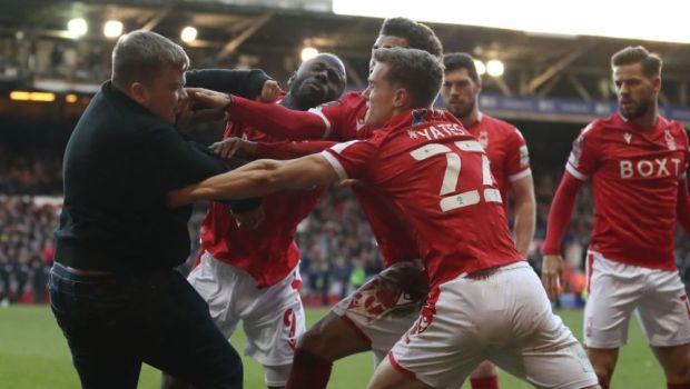 
	FOTO &amp; VIDEO | Cazul &rdquo;Martinovic&rdquo; și în FA Cup! Un fan a intrat pe teren și a lovit un jucător. Ce a urmat
