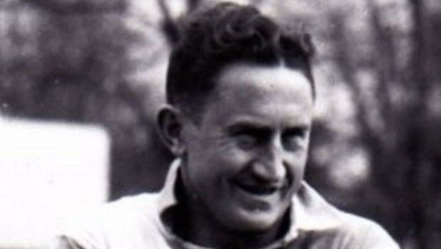 
	Poveștile FA Cup | Primul antrenor străin din istoria fotbalului englez a fost un român: jucător la Petroșani și Barcelona, manager la Grimsby Town (I)
