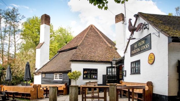 
	Cel mai vechi pub din lume se poate închide după 1.229 ani cu activitate neîntreruptă!
