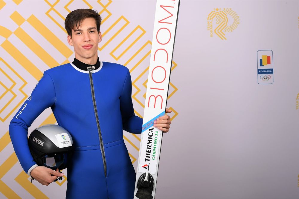 La 20 de ani, concurează cu cei mai buni din lume! Daniel Cacina s-a calificat în finala de sărituri cu schiurile de la Beijing_2