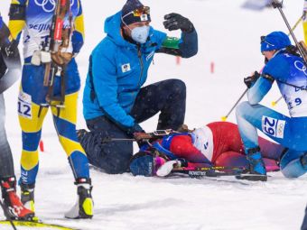 
	Momente dramatice la Jocurile Olimpice. O sportivă a leșinat după ce a trecut linia de sosire: adversarele au intervenit pe loc
