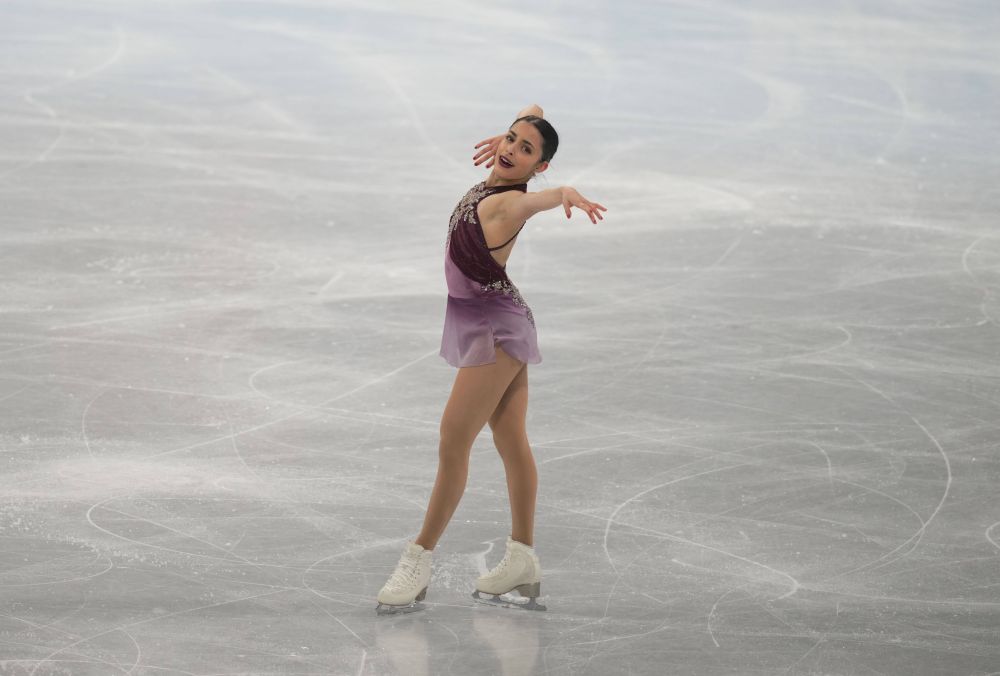 O sportivă din Canada a ales o melodie românească pentru proba de patinaj artistic!_2