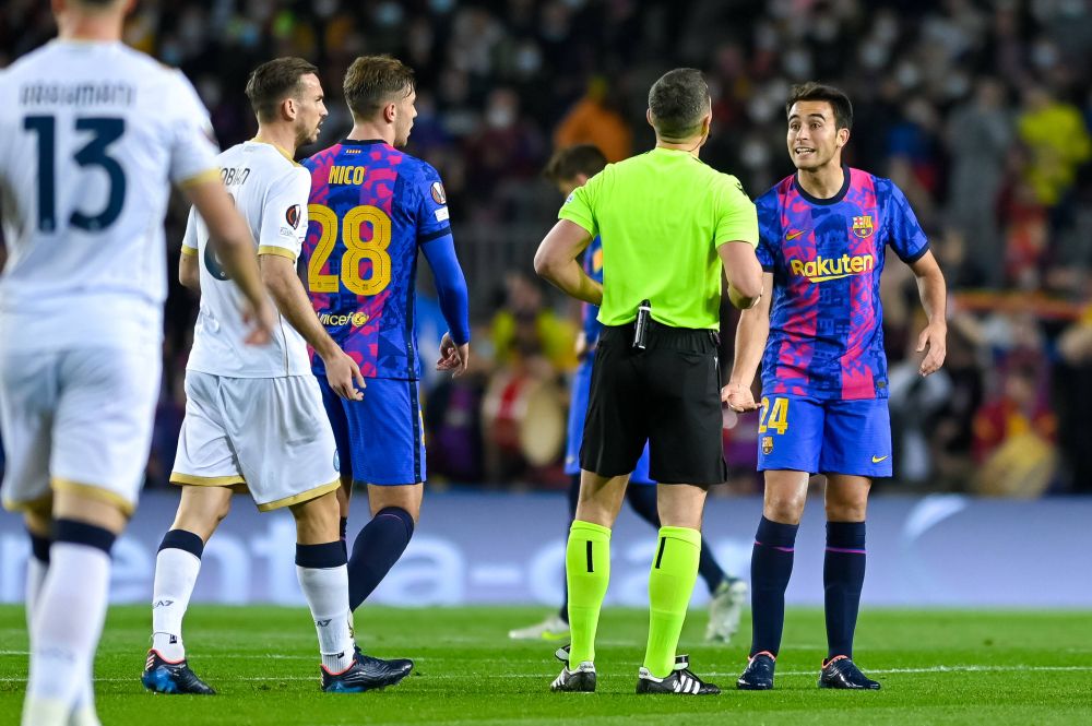 Catalanii l-au tocat pe Istvan Kovacs în timpul meciului Barcelona - Napoli: "Nu pot să înțeleg!"_2