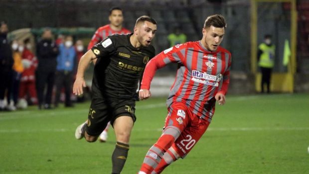 
	Un tânăr jucător român a debutat în Serie B! Echipa sa este pe locul 2, la egalitate cu liderul Lecce și cu Pisa
