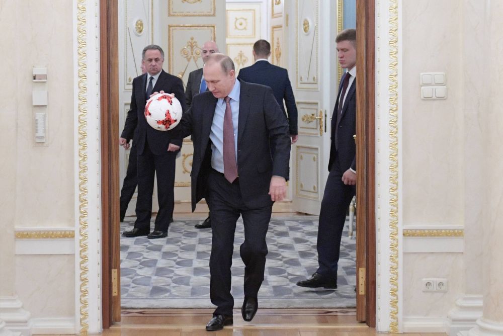 Cu ce echipă de fotbal ține Vladimir Putin. Un jucător din Ucraina face parte din lot_2