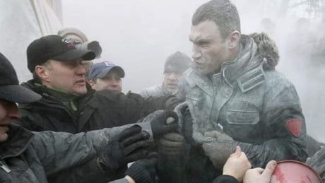 Război în Ucraina! Copii uciși, frații Klitschko luptă în stradă, Putin ”denazifică” Ucraina cu neo-naziștii de la Wagner Group, Rusia nu mai există în sport_16