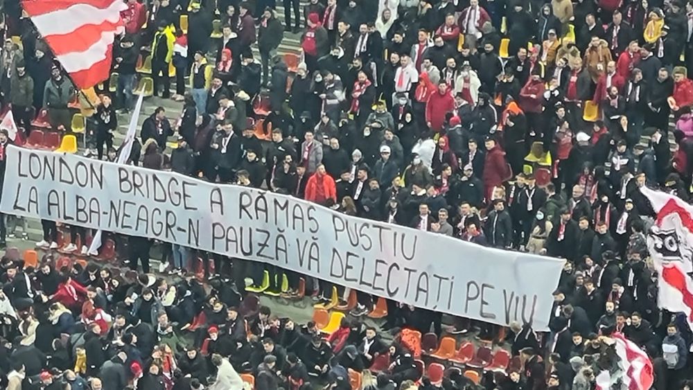 Dinamoviștii nu și-au iertat rivalii: „Când doctorul vă recomandă fier, goliți orice șantier!” Bannerele ingenioase din derby_2