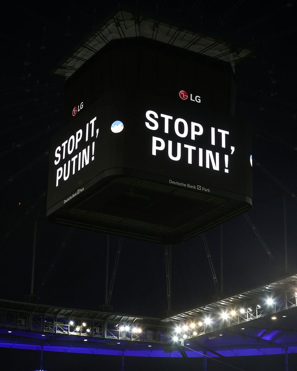 Mesaj pentru Putin direct din Bundesliga! Ce a apărut pe toate ecranele stadionului _2