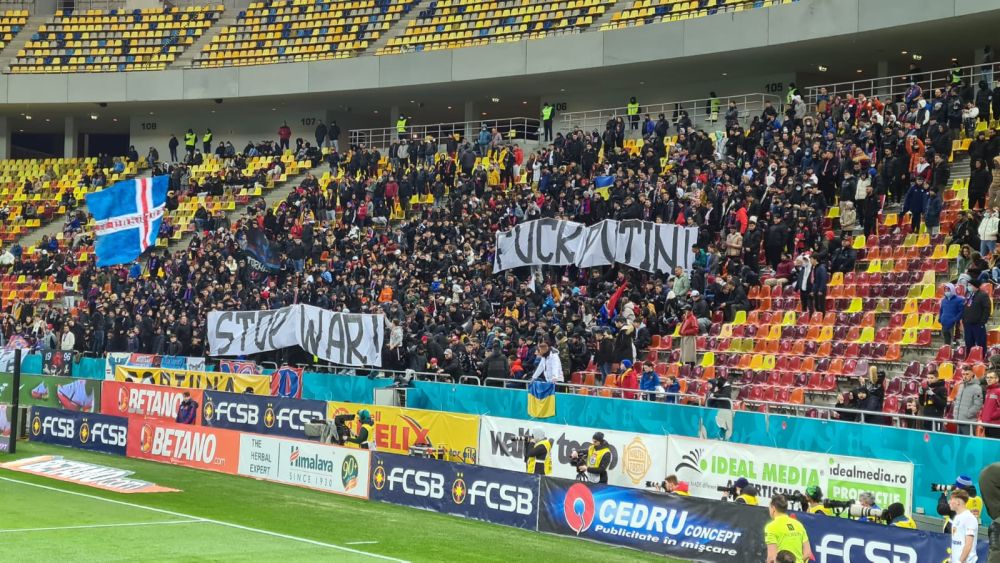 Galeria lui FCSB, mesaj împotriva lui Vladimir Putin la meciul cu Farul. Bannerele afișate_1
