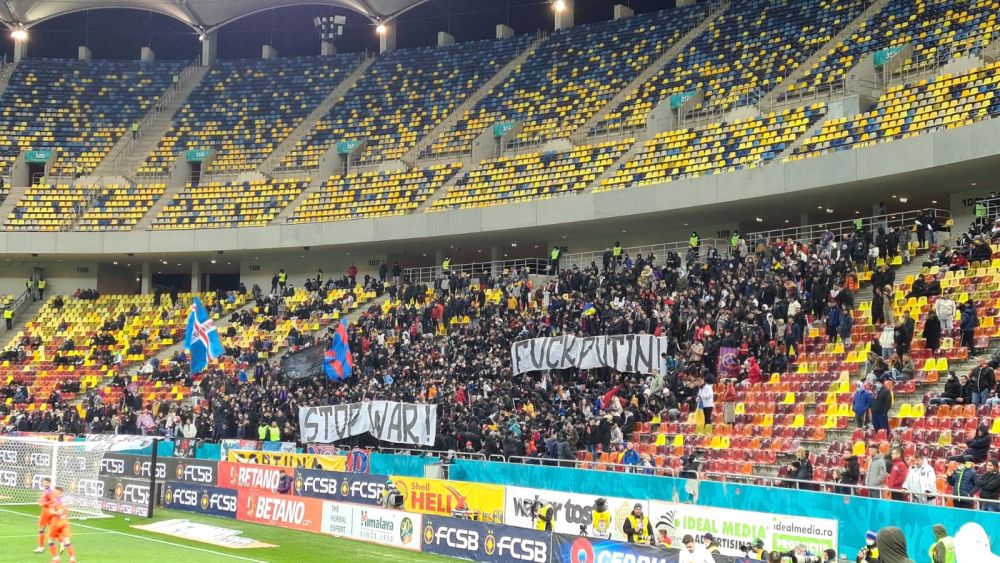 Galeria lui FCSB, mesaj împotriva lui Vladimir Putin la meciul cu Farul. Bannerele afișate_2