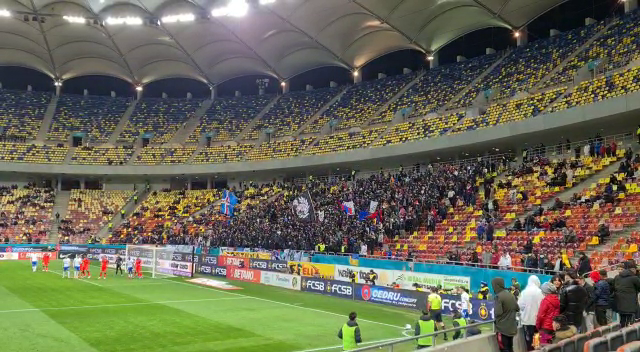 Galeria lui FCSB, mesaj împotriva lui Vladimir Putin la meciul cu Farul. Bannerele afișate_4