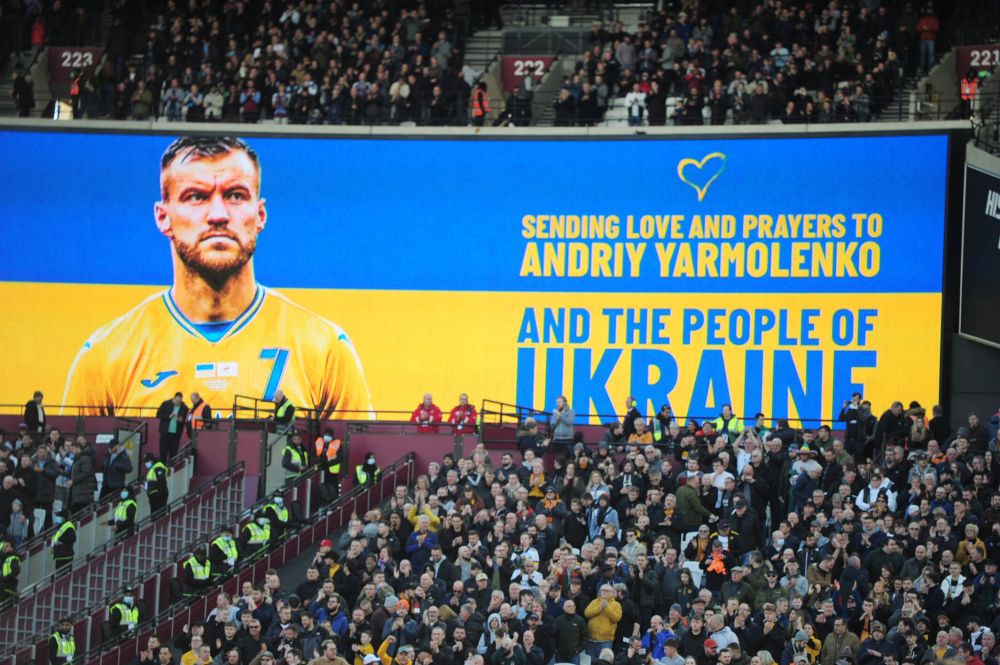 Din București și până în Texas pentru Ucraina! Bannerele afișate în weekend pe stadioanele lumii_12