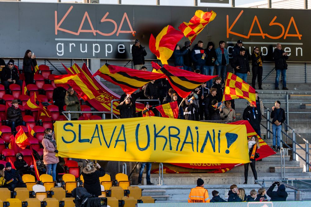 Din București și până în Texas pentru Ucraina! Bannerele afișate în weekend pe stadioanele lumii_14