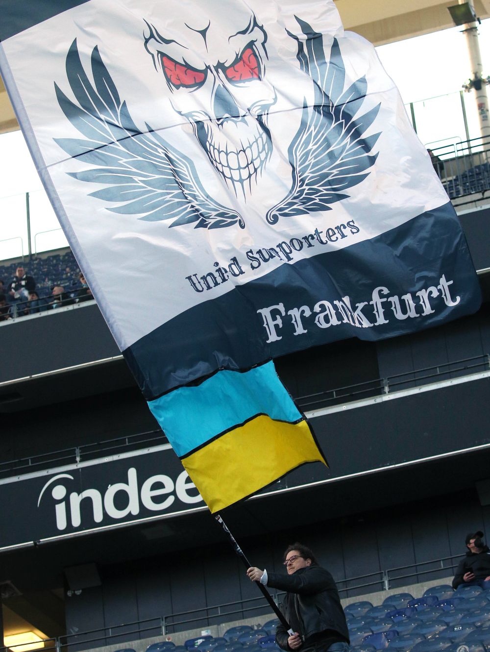 Din București și până în Texas pentru Ucraina! Bannerele afișate în weekend pe stadioanele lumii_3