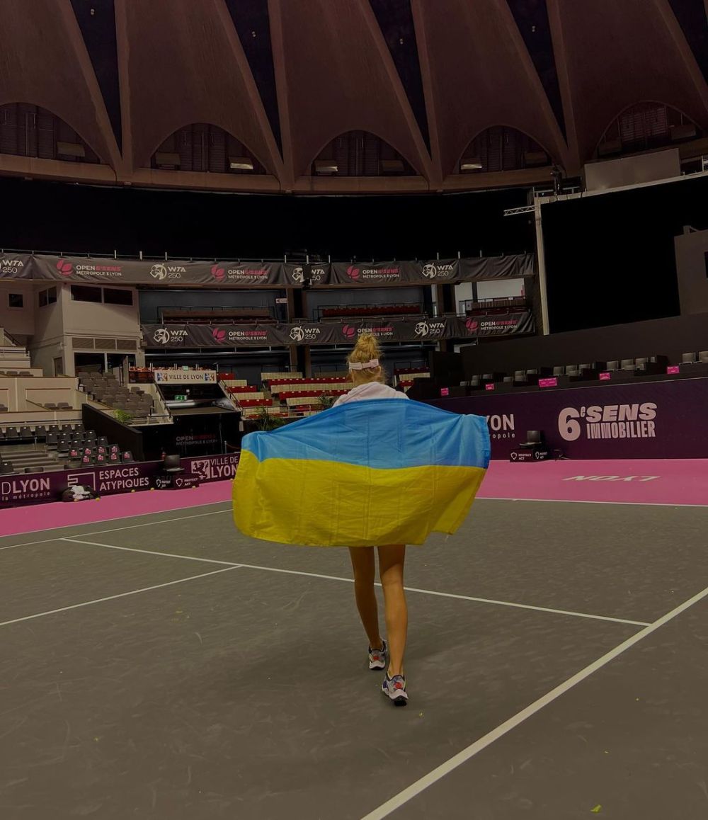 Tenismenele ucrainene care au fugit de război, lăsându-și părinții în urmă, s-au întors pe terenul de tenis! Ivanna Yastremska a debutat în circuitul WTA! Imagini emoționante_1