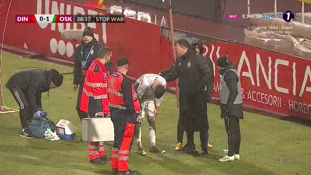 Accidentare horror în Ștefan cel Mare! Niczuly și-a rupt degetul în timpul meciului cu Dinamo și a fost preluat de medici de urgență _5