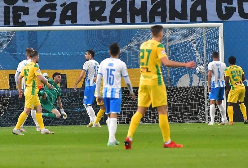CS Mioveni - Universitatea Craiova 0-3. Dubla lui Markovic și golul lui Baiaram aduc a cincea victorie consecutivă pentru olteni_1