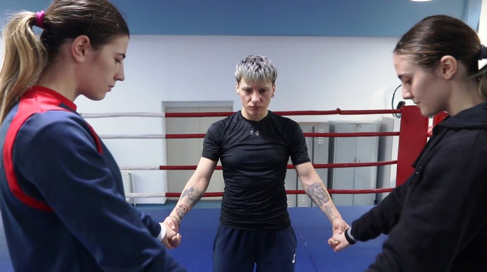 Înaintea fiecărui antrenament, lotul național de box feminin ține un moment de reculegere pentru victimele din Ucraina _4