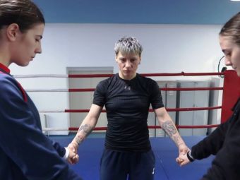 
	Înaintea fiecărui antrenament, lotul național de box feminin ține un moment de reculegere pentru victimele din Ucraina&nbsp;
