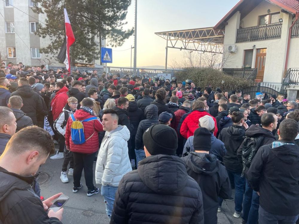 Protest spontan al suporterilor dinamoviști! Fanii „câinilor” au părăsit stadionul în minutul 35_2