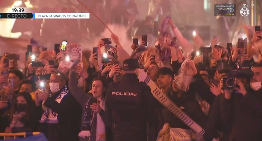 Real - PSG: spectacolul a început din afara stadionului. Suporterii celor două formații, show-uri incendiare pe străzile din Madrid_2
