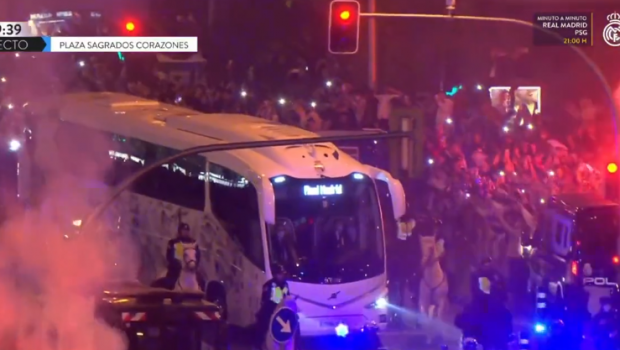 
	Real - PSG: spectacolul a început din afara stadionului. Suporterii celor două formații, show-uri incendiare pe străzile din Madrid
