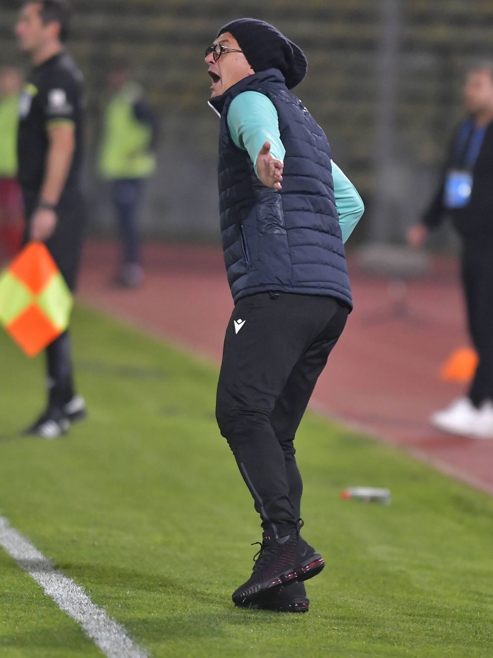Foaie verde de cucută, Prepeliță-i antrenor, nu-i glumă. Leo Badea scrie despre tehnicianul care a dus-o pe FC Argeș în play-off_2