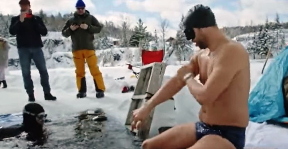 Un francez a stabilit un nou record mondial la înotat pe sub apă înghețată_1