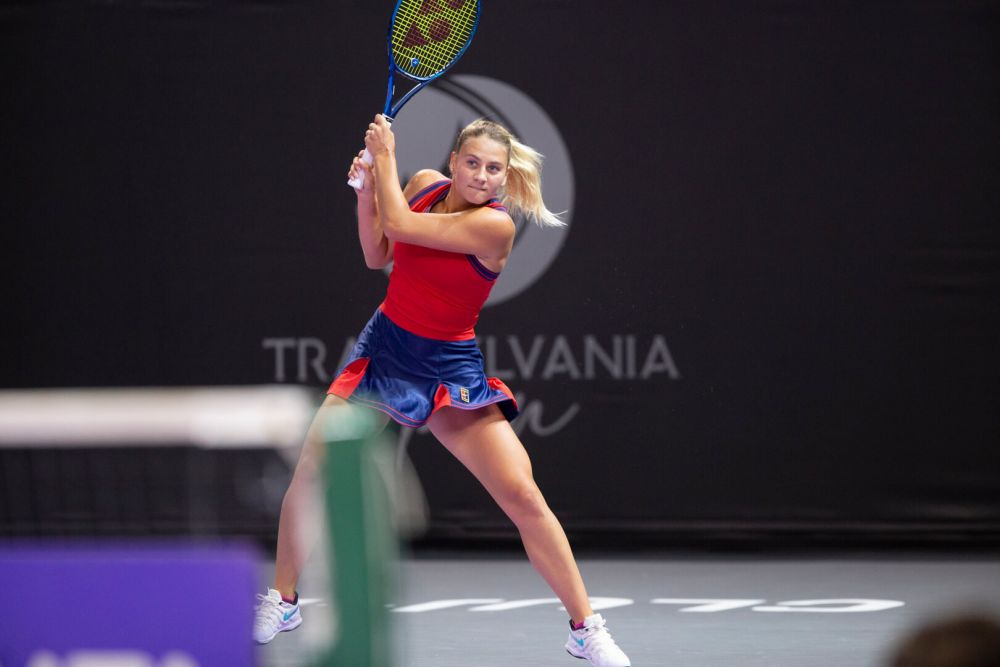 Para todos os que estão a lutar e a morrer”: ucraniana Marta Kostyuk vence  primeiro WTA e recusa cumprimentar adversária russa – Observador