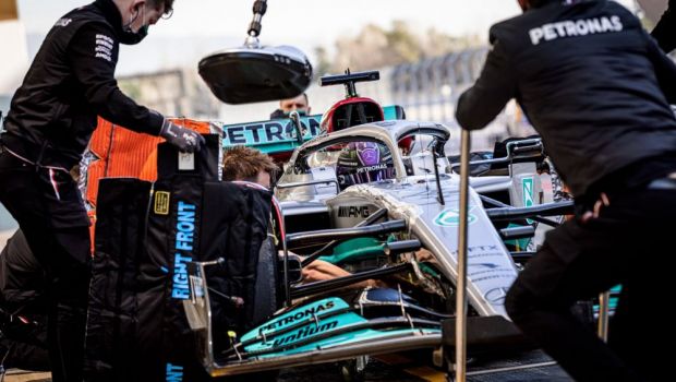 
	Un nou scandal între Mercedes și Red Bull! De ce contestă echipa lui Verstappen participarea în campionat a rivalilor
