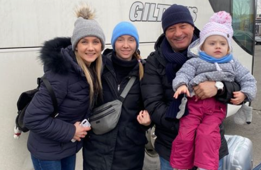 
	Mircea Rednic și fiica sa au ajutat o familie de refugiați din Ucraina! Gestul remarcabil făcut de fostul antrenor al lui Dinamo
