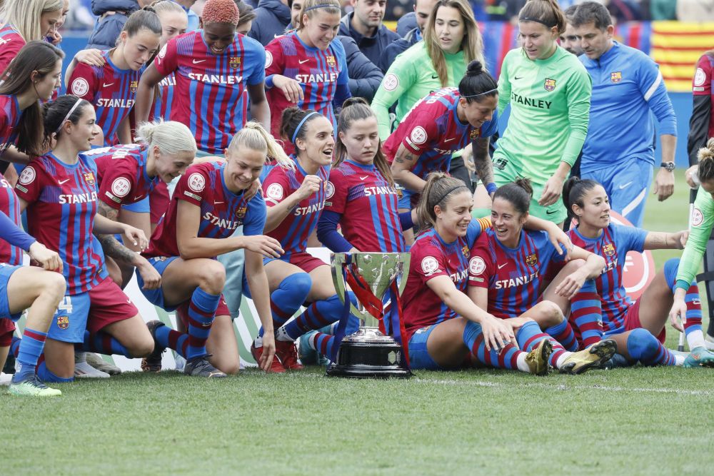 Joacă Barcelona de zici că e...Barcelona! :) Al treilea titlu consecutiv pentru echipa de fotbal feminin după victoria distrugătoare cu Real Madrid _12