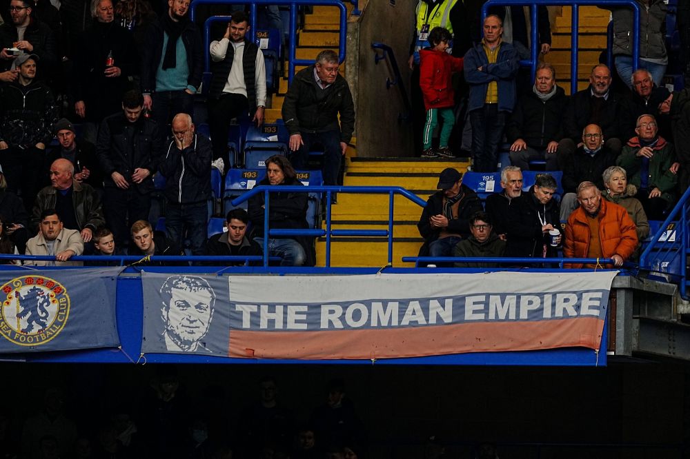 Fanii lui Chelsea, mesaj pentru Abramovich la meciul cu Newcastle! Banner-ul afișat după ce patronul rus a fost sancționat _2