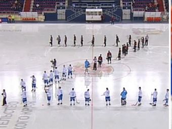 
	Imagini scandaloase din campionatul de hochei al Rusiei. Jucătorii echipelor s-au așezat pe gheață în forma literei Z
