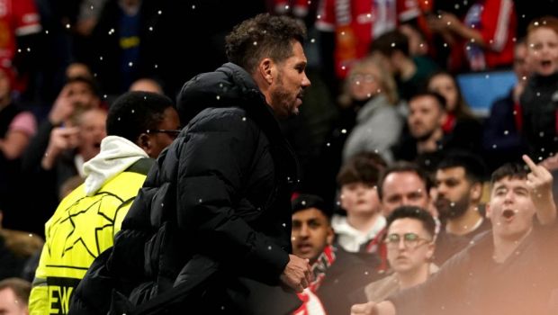 
	Diego Simeone nu a scăpat de furia fanilor lui Manchester United! Ce s-a întâmplat imediat după ultimul fluier
