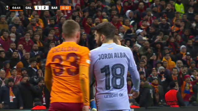 Cicâldău, schimb de replici cu Jordi Alba! Românul a fost scos din sărite de un gest al fundașului Barcelonei_6