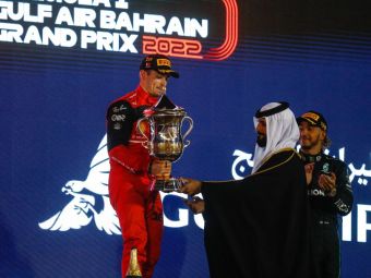 
	Dublă Ferrari în prima cursă a sezonului de F1: Leclerc a câştigat în Bahrain, Sainz s-a clasat al doilea. Ce a făcut Verstappen
