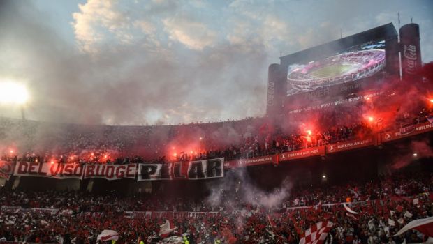 
	Ieri a fost &rdquo;El Clasico&rdquo;, azi &rdquo;Superclasico&rdquo;! Incidente la River Plate - Boca Juniors, cu 70.000 de spectatori pe &rdquo;Monumental&rdquo;
