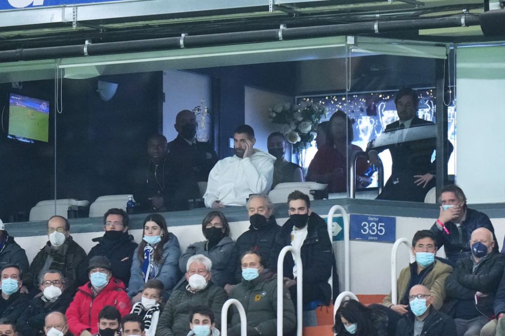 Incapabil să-și ajute echipa, Karim Benzema a suferit în tribune la El Clasico. Imaginile neputiinței cu starul francez_2