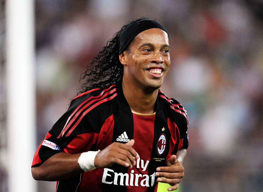 Idolul unei generații! Ronaldinho împlinește 42 de ani. Poveste memorabilă cu ”dințosul”_1